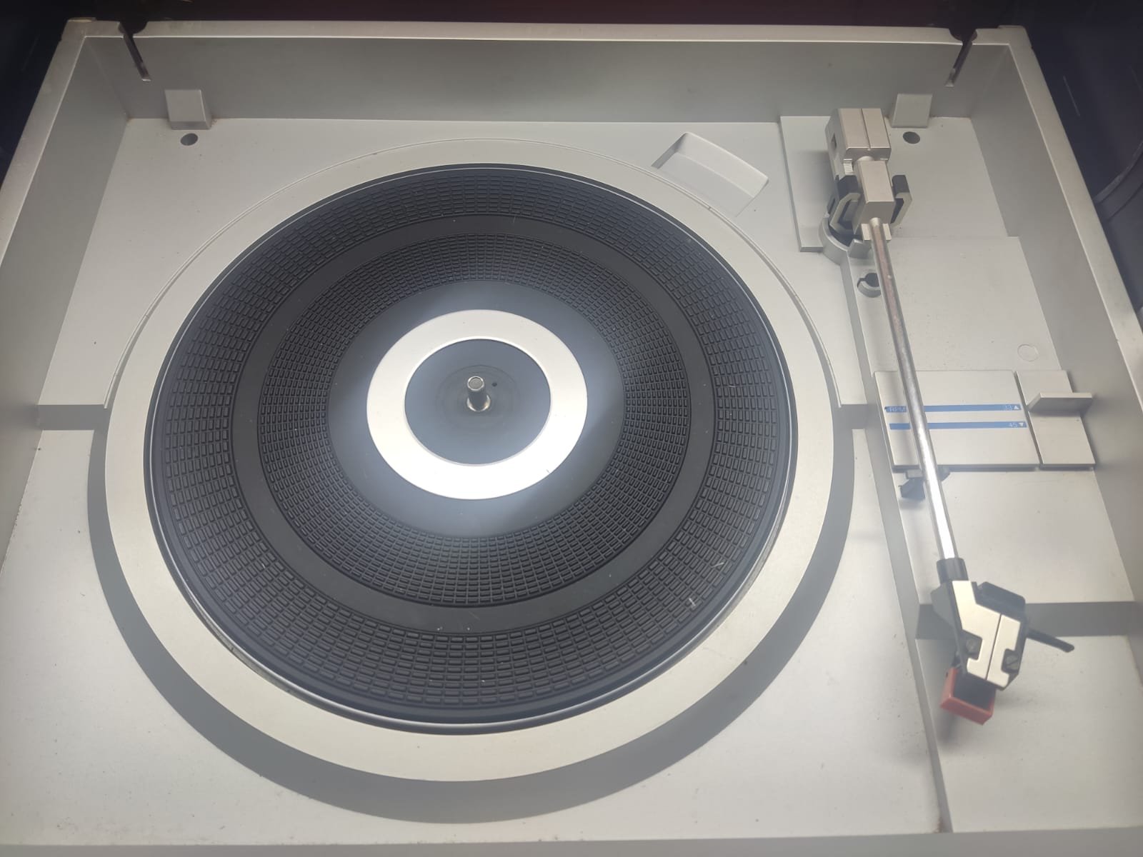 Toca-Discos Philips AH-840 com Rádio AM/FM | Clássico Analógico - Imagem 2